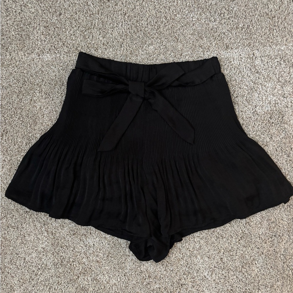she and sky pleated shorts with tie at waist — black — small